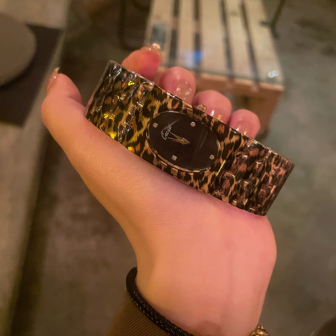 ใหม่นาฬิกาผู้หญิงลายเสือดาวสร้ - Luxury Watch Cartier บทวิจารณ์และราคา