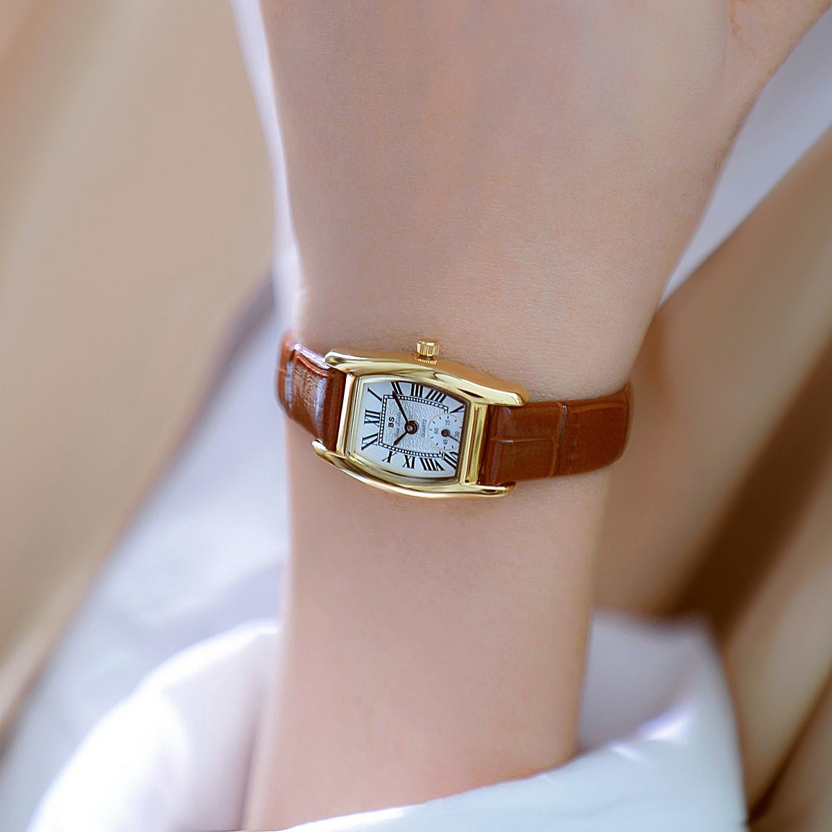 BS นาฬิกาผู้หญิงอเนกประสงค์สไต - Luxury Watch Cartier บทวิจารณ์และราคา