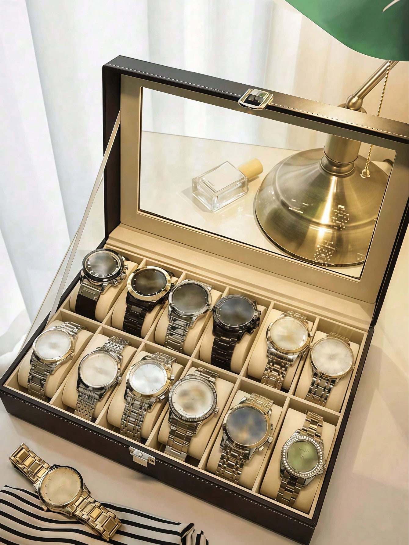 กล่องใส่นาฬิกาหนังพร้อมกุญแจล็ - Luxury Watch Holder บทวิจารณ์และราคา
