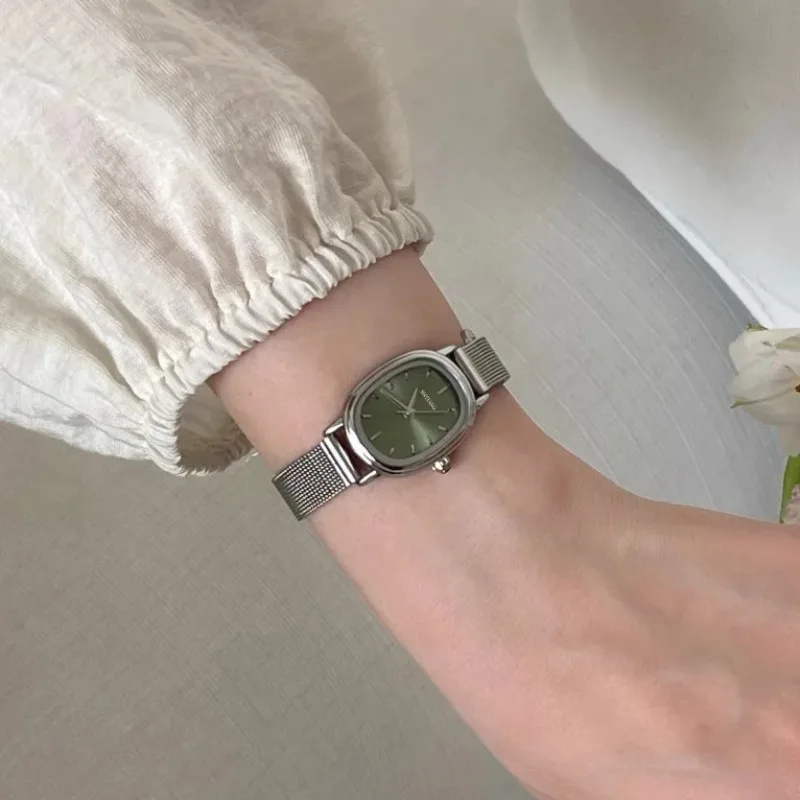 รูปไข่ขนาดเล็ก Dial สีเขียวนาฬ - Luxury Watch Female บทวิจารณ์และราคา