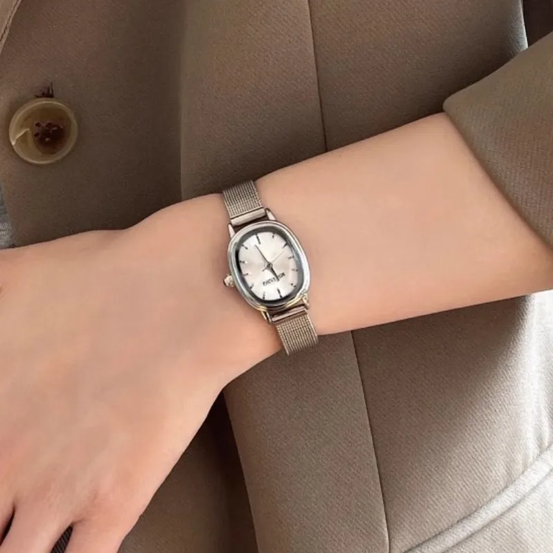 รูปไข่ขนาดเล็ก Dial สีเขียวนาฬ - Luxury Watch Female บทวิจารณ์และราคา